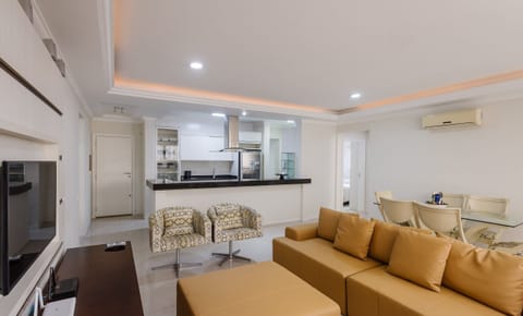 Basic Apartment | Living area | TV