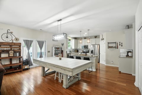 House, 4 Bedrooms | Private kitchen | Fridge, oven, coffee/tea maker, toaster