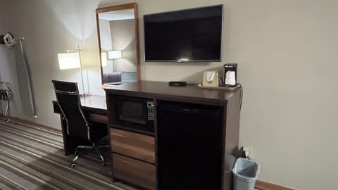 Standard Room, 1 King Bed | Bathroom | Combined shower/tub, spring water tub, hair dryer, towels