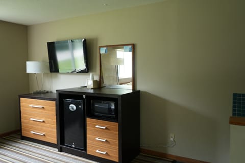 1 bedroom, desk, iron/ironing board, rollaway beds