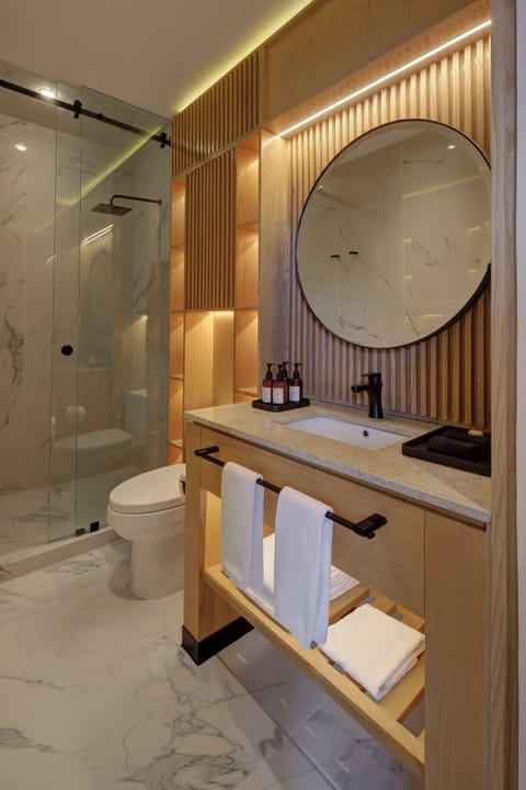 Design Double Room | Bathroom | Shower, free toiletries, hair dryer, slippers