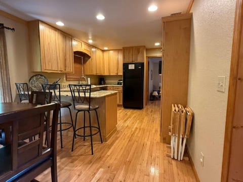 Signature House, 3 Bedrooms, Patio, Mountain View | Private kitchen | Fridge, microwave, oven, stovetop