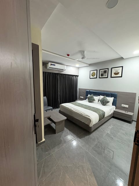 Deluxe Room, City View