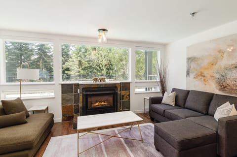 Condo, Multiple Beds, Pool Access, Mountain View (lute Escape at Greystone Lodge) | Living area