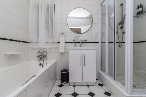 Executive Double Room, Sea View, Ground Floor | Bathroom