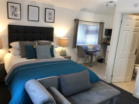 Superior Double Room | Desk, laptop workspace, blackout drapes, soundproofing