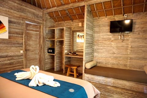 Deluxe Double Room | In-room safe, desk, laptop workspace