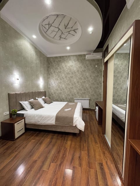 Economy Double or Twin Room | In-room safe, laptop workspace, blackout drapes, soundproofing