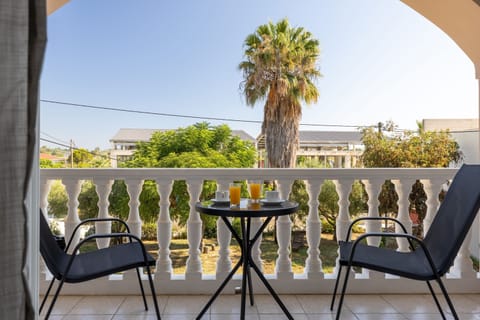 Basic Studio, Balcony, Garden View | Terrace/patio