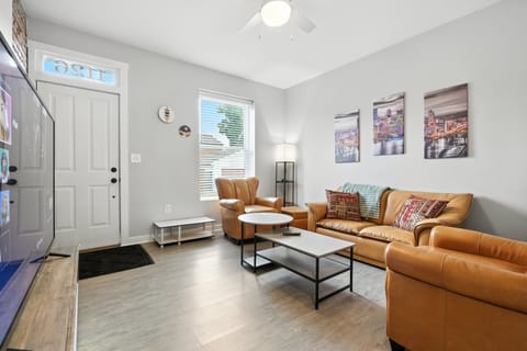 House, 3 Bedrooms | Living area | Smart TV, streaming services