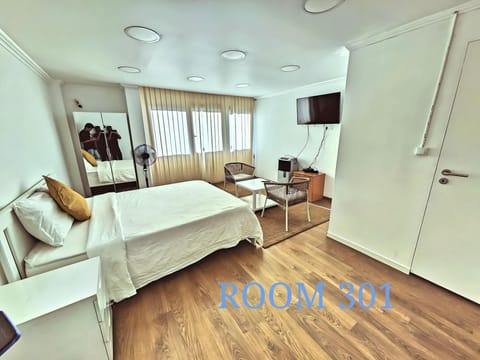 Classic Double Room, City View | Desk, free WiFi