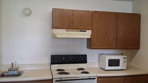 Full-size fridge, microwave, stovetop, cookware/dishes/utensils