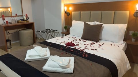 Desk, laptop workspace, free WiFi