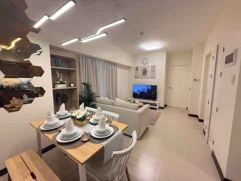 Apartment, 2 Bedrooms, Accessible | Dining room