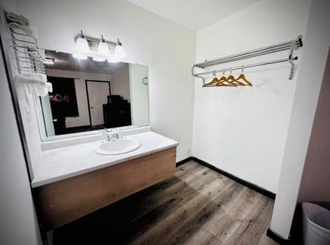 Bathtub, towels, soap, shampoo