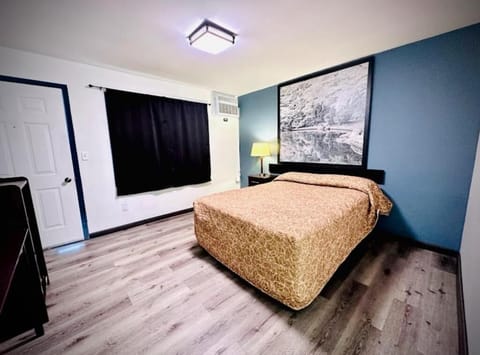 Desk, laptop workspace, free WiFi