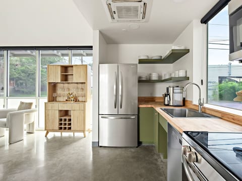 Premium House | Private kitchen | Fridge, coffee/tea maker, dining tables