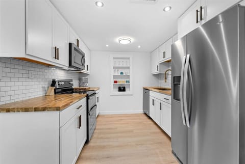 House, 2 Bedrooms, Pets Allowed | Private kitchen