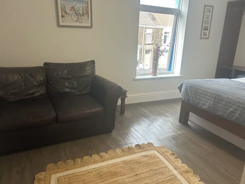 Classic Double Room | Desk, laptop workspace, free WiFi, bed sheets