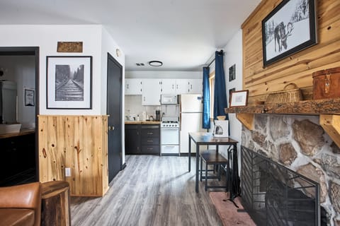 Luxury Suite, 1 King Bed with Sofa bed | Living area | TV