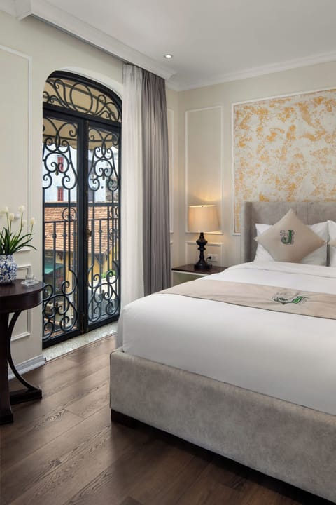 Executive Double Room, City View | Egyptian cotton sheets, premium bedding, minibar, in-room safe