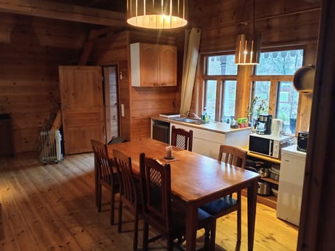 Chalet, 1 Bedroom, Accessible, Smoking | Dining room