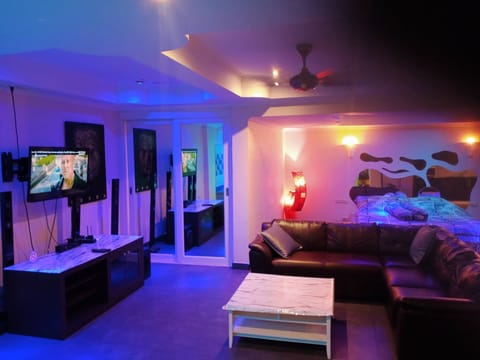 Apartment, 1 Bedroom, Smoking, Patio | Room amenity