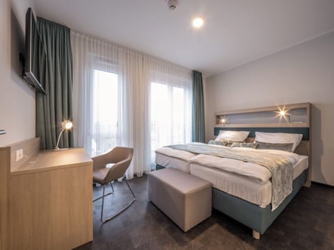 Comfort Double or Twin Room | Hypo-allergenic bedding, in-room safe, desk, laptop workspace