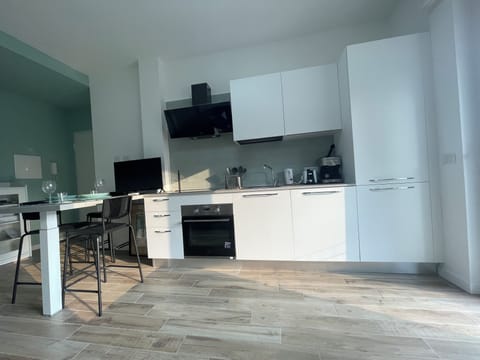 Apartment, 1 Bedroom | Private kitchen | Fridge, oven, stovetop, dishwasher