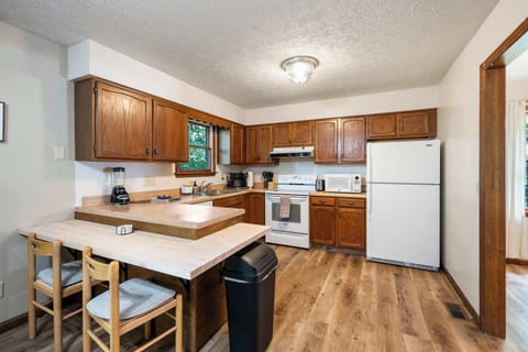 House, Multiple Beds, Hot Tub, Garden View (The Family Nook) | Private kitchen | Fridge, microwave, oven, stovetop