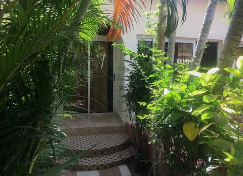 Premium Room, 1 Queen Bed, Non Smoking, Garden Area | Courtyard view