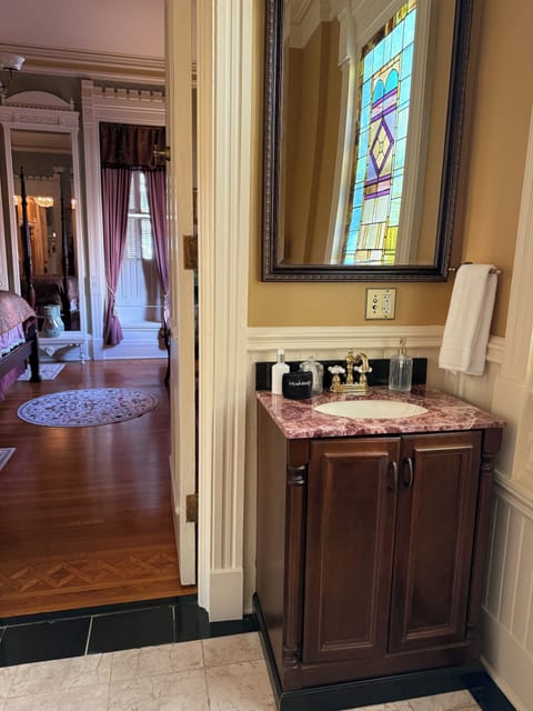 Grand Suite | Bathroom | Hair dryer, towels, soap, shampoo