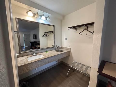 Combined shower/tub, deep soaking tub, towels, soap