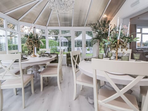 Cottage | Dining