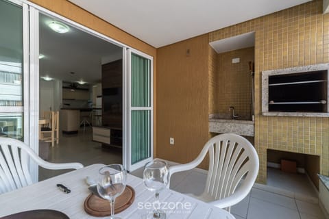 Basic Apartment | Dining