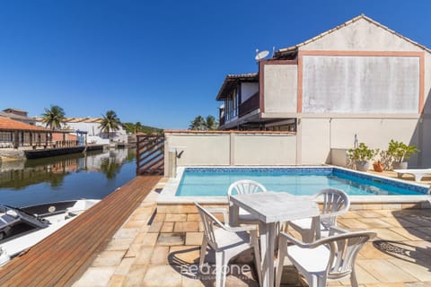 Basic Villa | Outdoor dining