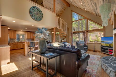 House, 4 Bedrooms | Living area | Smart TV