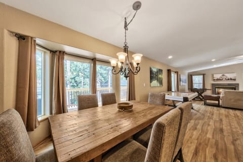 House, 4 Bedrooms | Dining