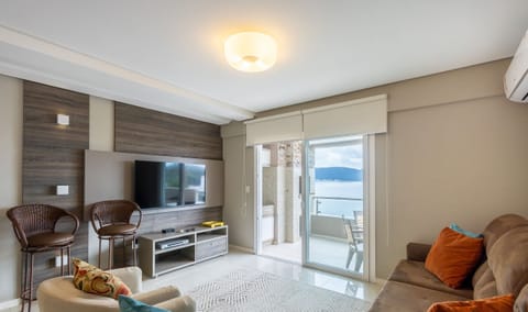 Basic Apartment | Living area | TV