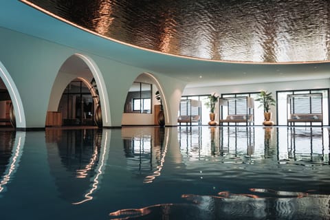 2 indoor pools, outdoor pool