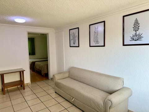 Classic Apartment, River View | Living area