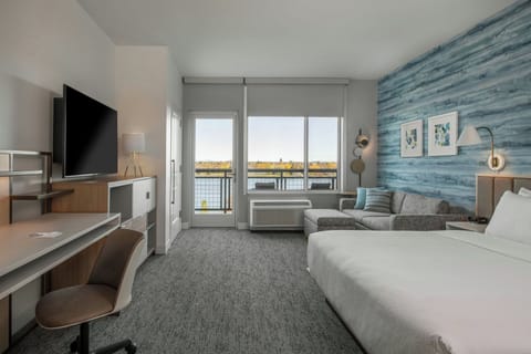 Studio, 1 King Bed with Sofa bed, Balcony, River View | Free WiFi