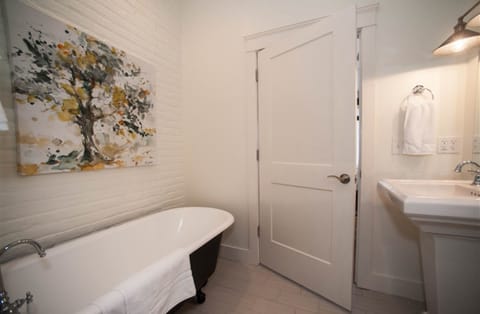 Room, Private Bathroom (2 - Meriwether) | Bathroom | Free toiletries, hair dryer, bathrobes, slippers