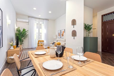 Apartment (2 Bedrooms) | Living room | 52-inch Smart TV with satellite channels