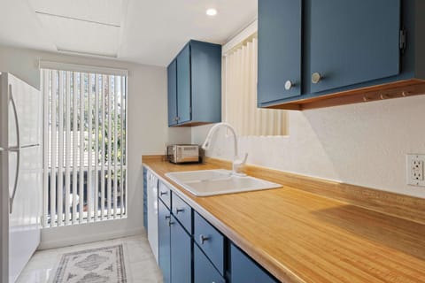 Condo, 1 King Bed with Sofa bed, Balcony, Pool View (Sunset Palmar) | Private kitchen | Fridge, microwave, oven, stovetop