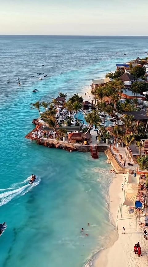 Beach nearby, white sand, beach towels
