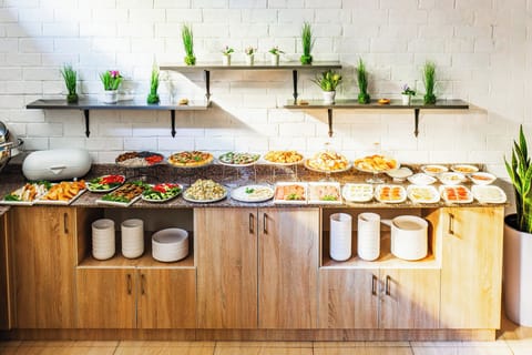 Free daily buffet breakfast