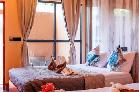 Family Room | In-room safe, desk, laptop workspace, blackout drapes