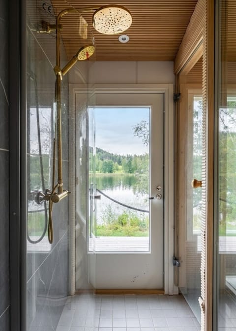 Standard Studio, 1 Queen Bed, Lake View, Lakeside | Bathroom | Shower, hair dryer, bidet, towels