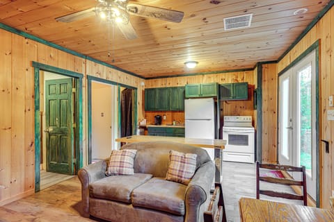 House (2 Bedrooms) | Interior